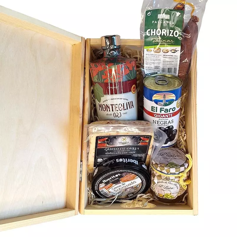 Hiszpański zestaw prezentowy z produktami świątecznymi