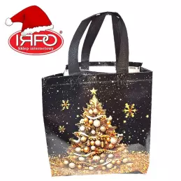 Paczka świąteczna pełna hiszpańskich specjał&oacute;w.