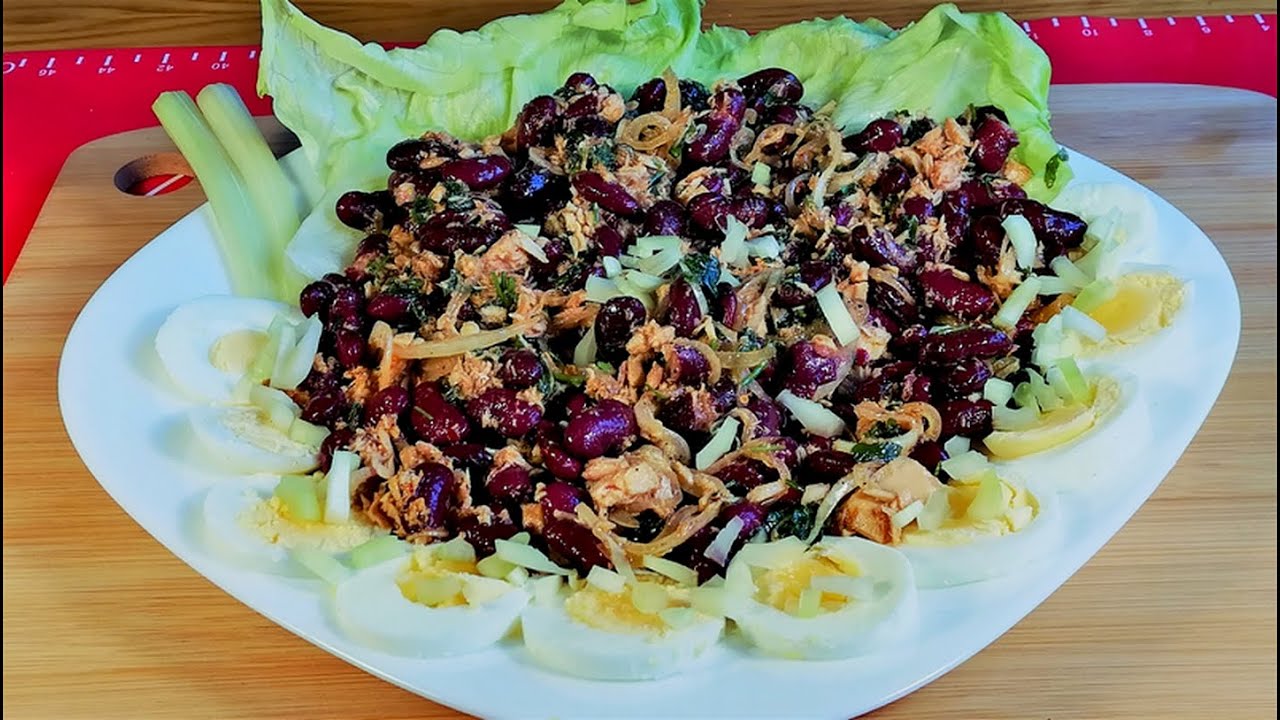 Sałatka z tuńczyka z czerwoną fasolą.