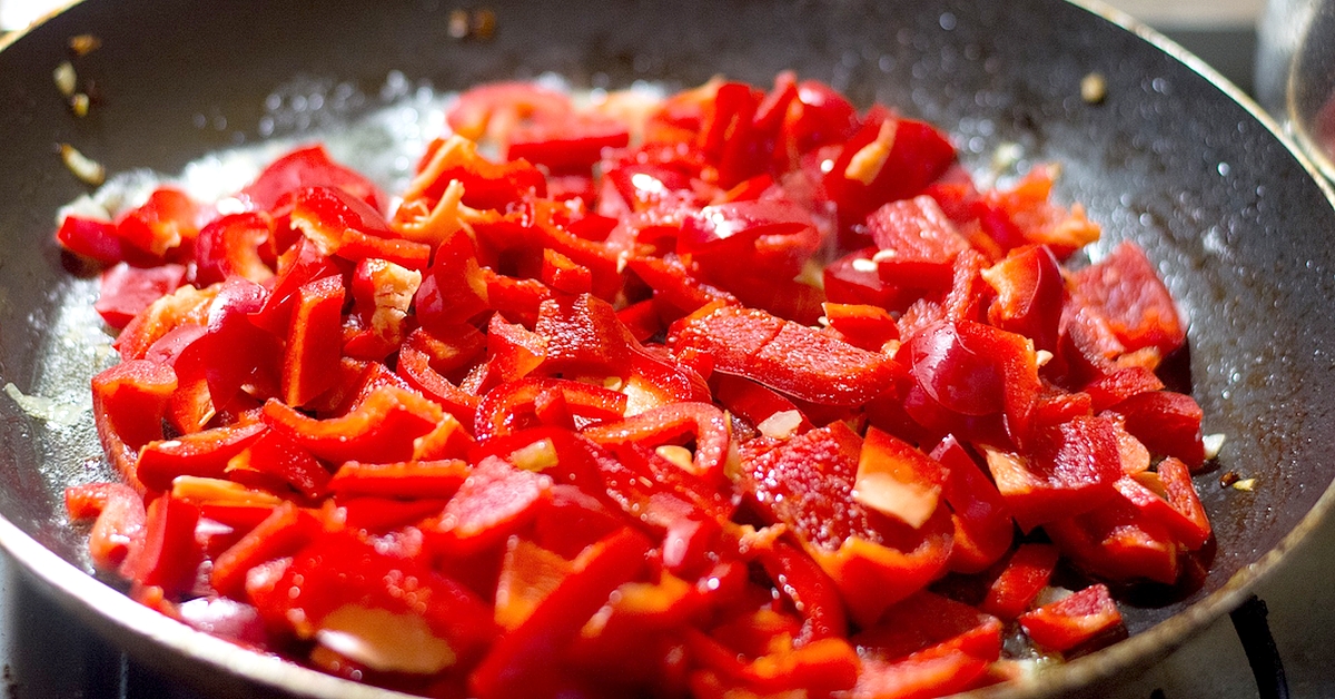 Jak smażyć na oliwie z oliwek, budując stopniowo smak potrawy
