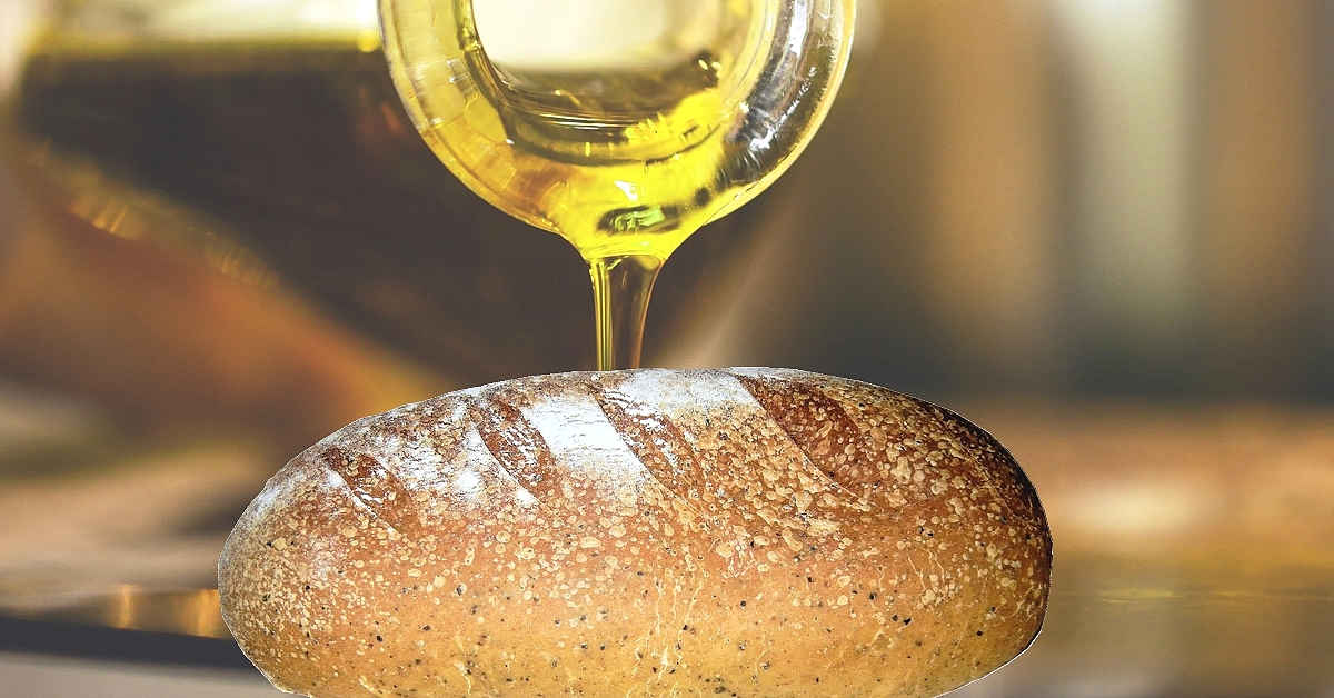 Oliwa z oliwek na czczo. 6 powodów dla których warto pić oliwę na czczo i jeść z chlebem.